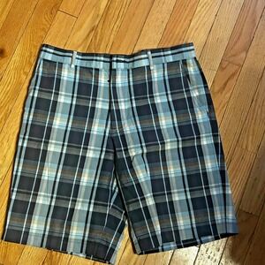 Greg Norman Men's Blue Plaid Golf Shorts Size‎ 32